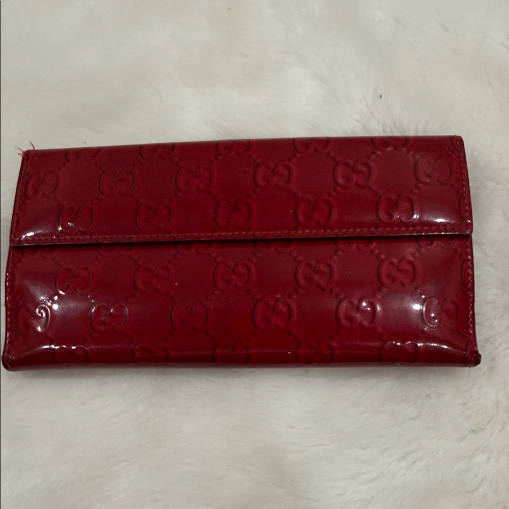 Gucci red patent leather wallet heart closure - Picture 2 of 16